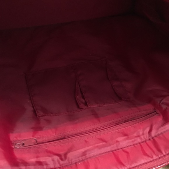 Elizabeth Arden | Large Red Bag - Picture 7 of 8